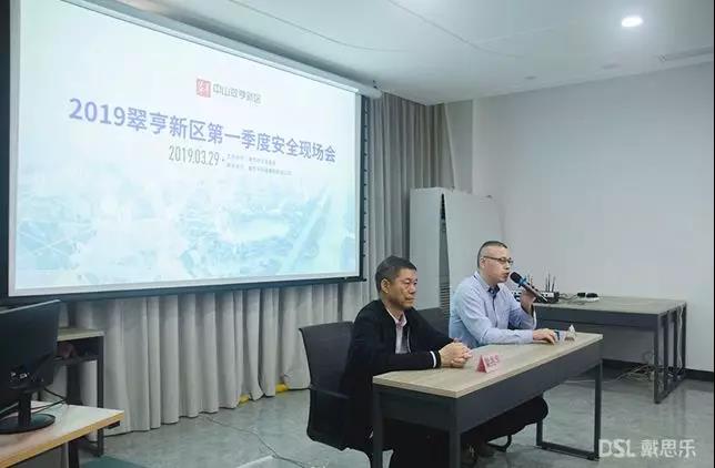 蓝狮在线泳池