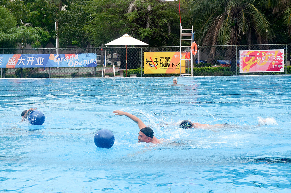 蓝狮在线游泳馆,蓝狮在线泳池