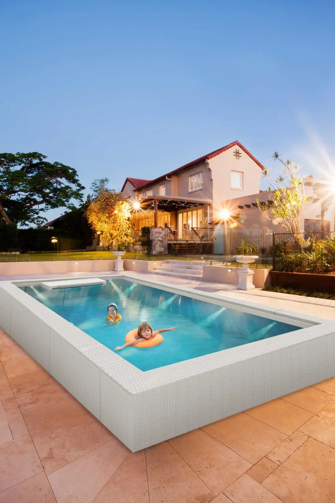 蓝狮在线别墅泳池