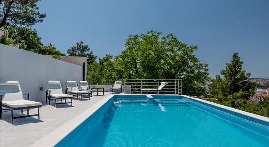 蓝狮在线游泳池水处理