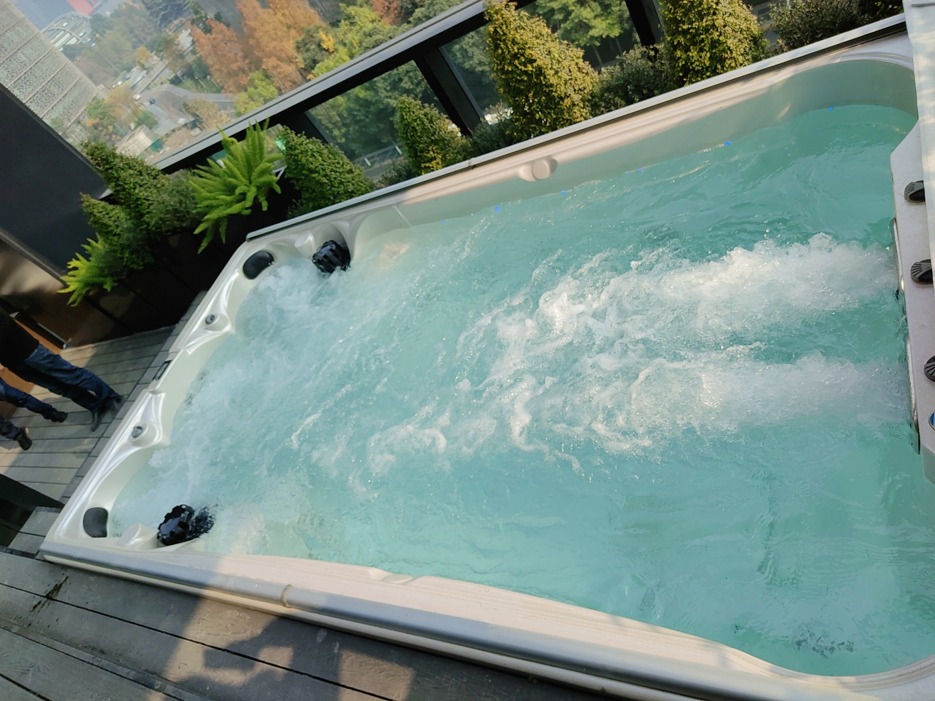 蓝狮在线无边际游泳池