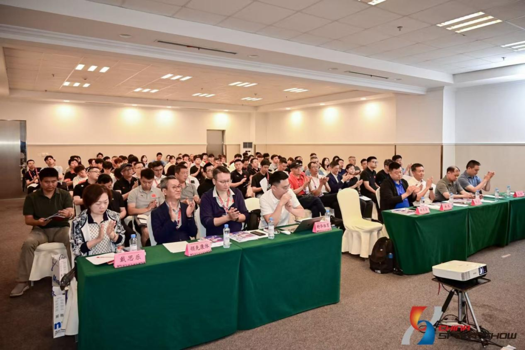 蓝狮在线游泳场馆,游泳池馆方案,游泳池馆智慧化系统