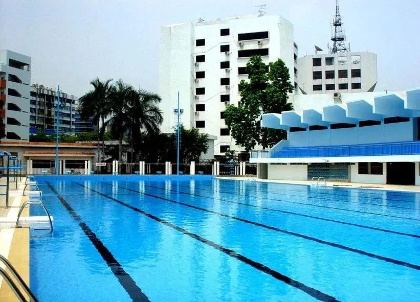 泳池清洁新管家！智能游泳池机器人让清洁变成悠闲享受！