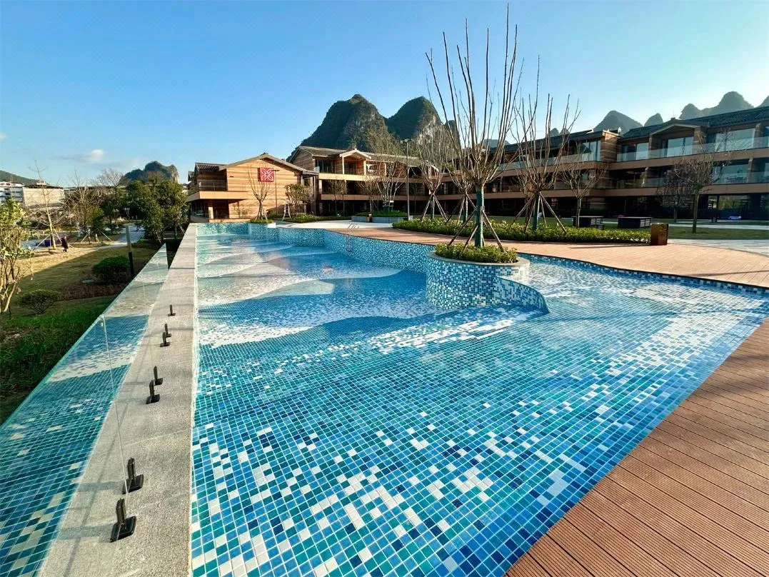 <b>别墅游泳池后期维护麻烦吗？专业清洁与设备保养指南来了！</b>