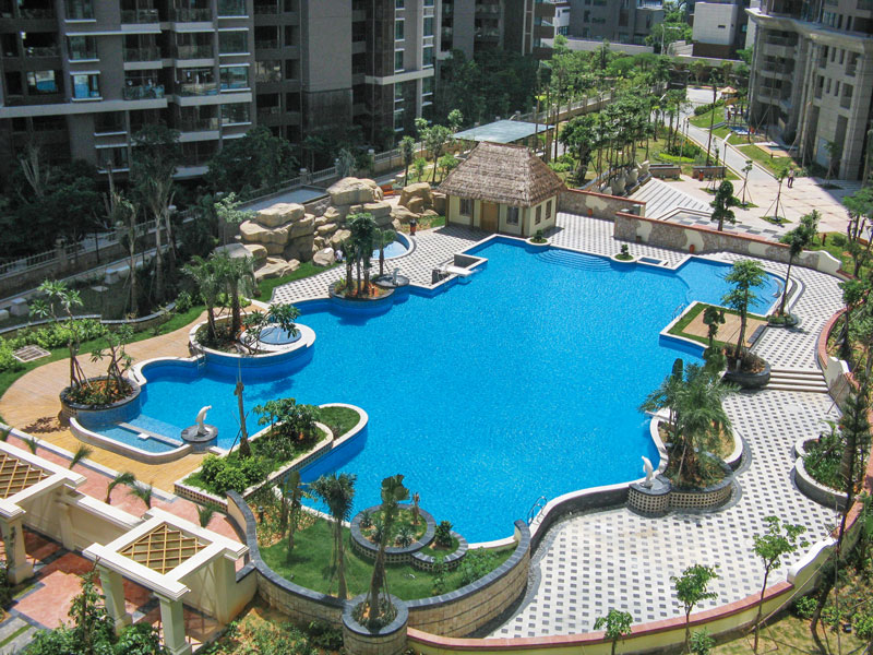 游泳池化学物质残留的处理方式？