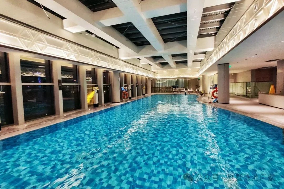 <b>一线城市私家别墅游泳池建造公司哪家好？蓝狮在线 53 城网点覆盖！</b>