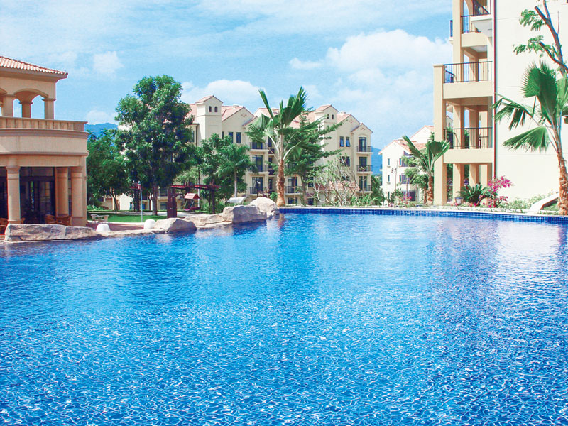 游泳池清洁机器人,泳池清洁机器人,游泳池智能机器人,游泳池吸污机