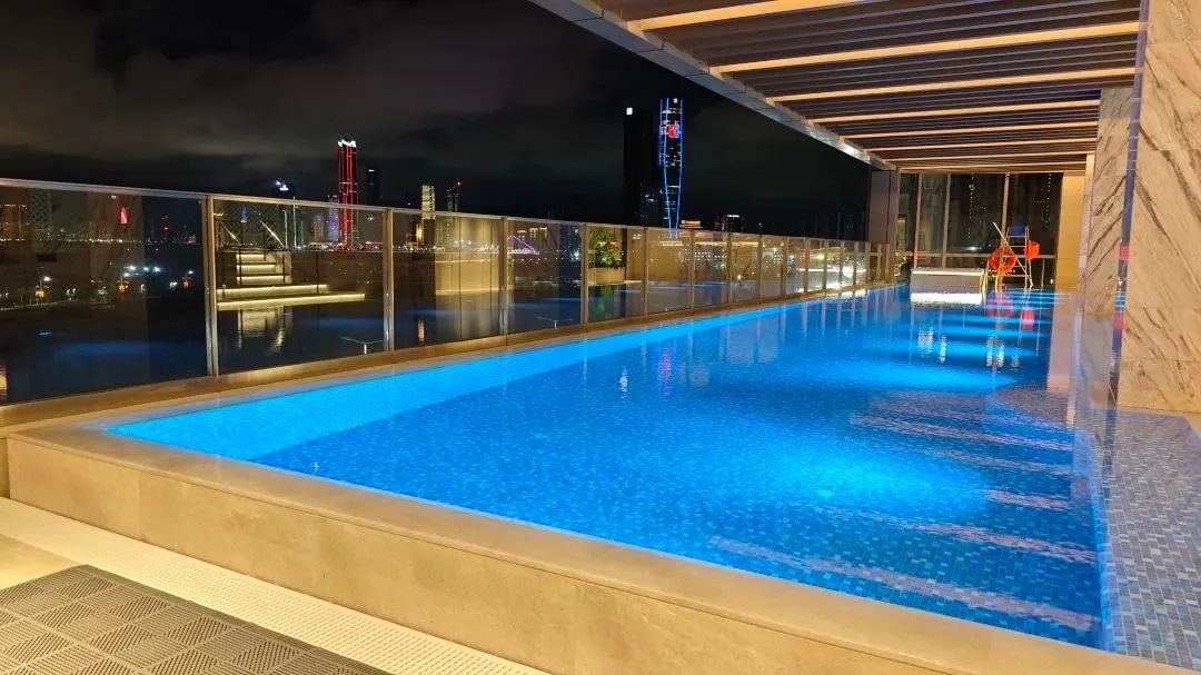 别墅游泳池定制,别墅私家庭院无边泳池,别墅游泳池